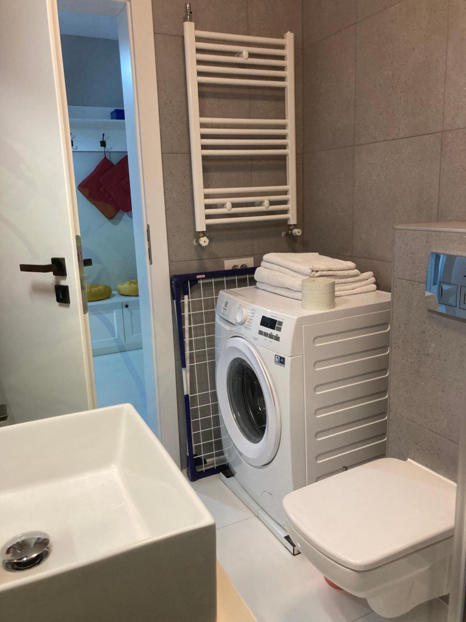 Apartamentul Max, Practic Si Confortabil Gran Varadino Esterno foto